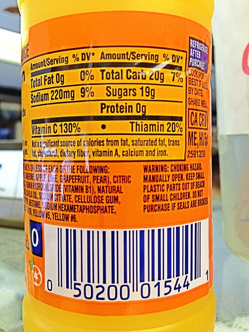 Imaxe na que aparece a información nutricional dunha bebida procesada con sabor a laranxa